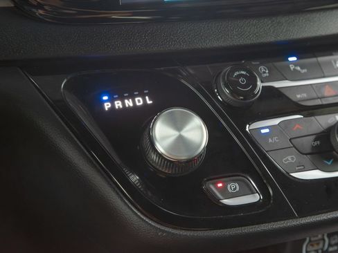 Used 2025 Chrysler Pacifica Select FWD image 27