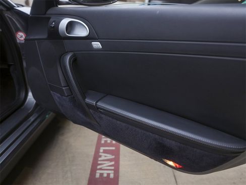 Used 2010 Porsche 911 Cabriolet image 32