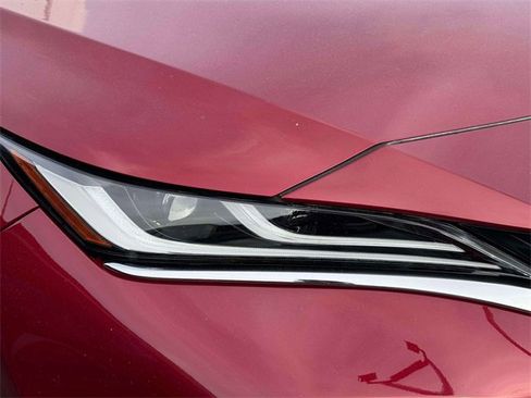 Used 2022 Toyota Venza XLE image 8