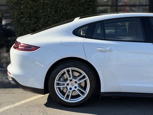 Used 2020 Porsche Panamera image 22