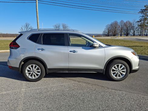 Used 2020 Nissan Rogue SV image 8