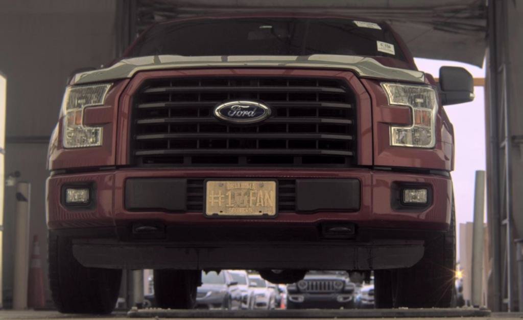 Used 2015 Ford F150 XLT w/ Equipment Group 301A Mid AWD/4WD image 3