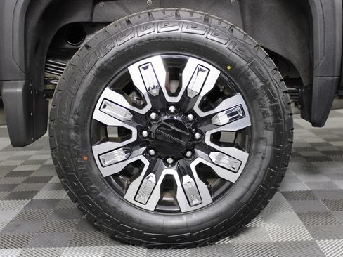 Used 2024 GMC Sierra 2500 Denali w/ Technology Package AWD/4WD image 12