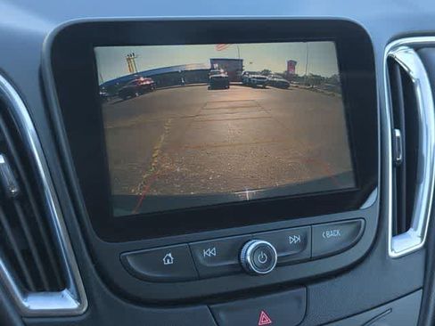 Used 2018 Chevrolet Malibu LT w/ Leather Package FWD image 27