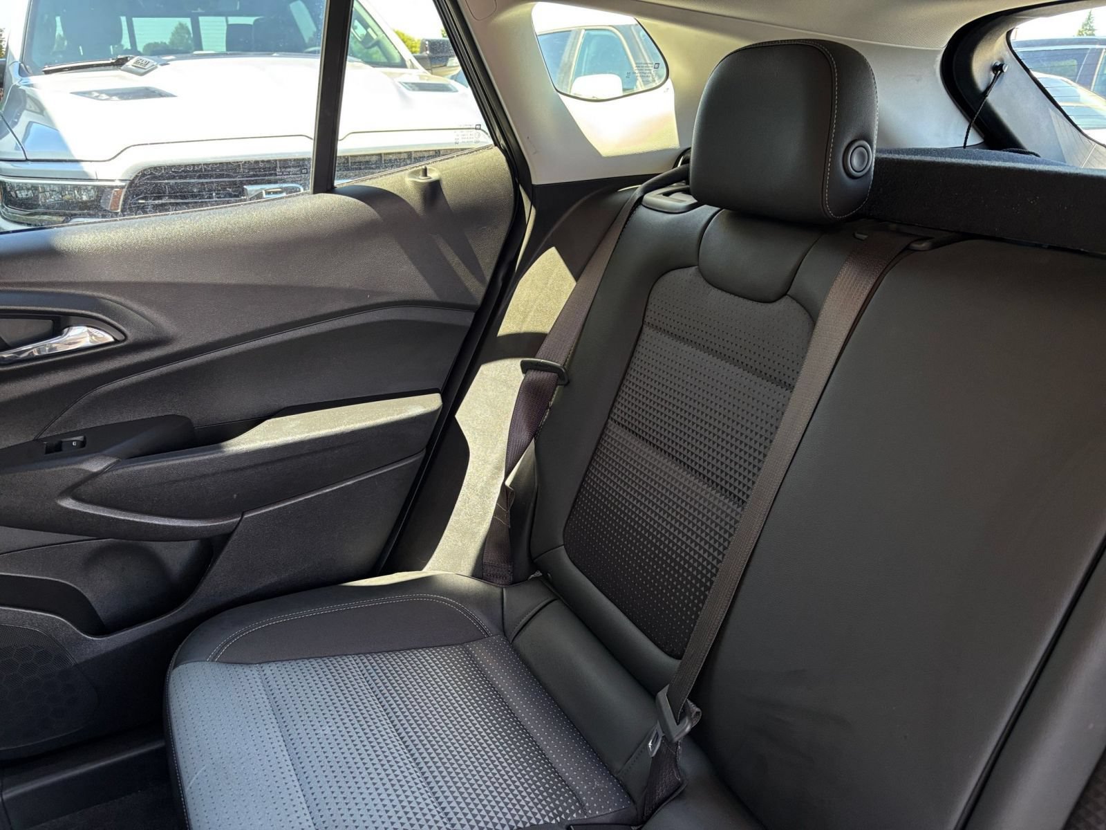 Used 2025 Chevrolet Trax LT FWD image 71