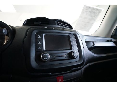 Used 2017 Jeep Renegade Latitude image 20