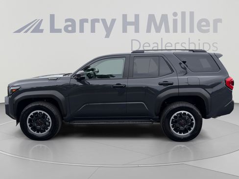 Certified 2026 Toyota 4Runner TRD Off-Road Premium AWD/4WD image 2