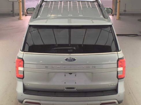 Used 2023 Ford Expedition Max XLT image 5