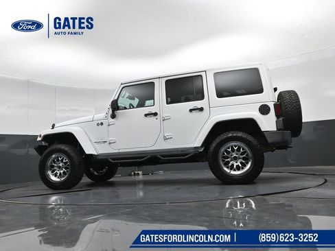 Used 2018 Jeep Wrangler Unlimited Sahara AWD/4WD image 39