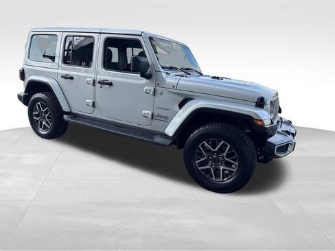 Used 2024 Jeep Wrangler Unlimited Sahara AWD/4WD image 7
