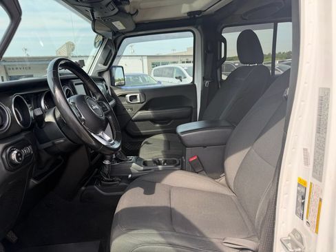 Used 2020 Jeep Gladiator Overland w/ Trailer Tow Package AWD/4WD image 15