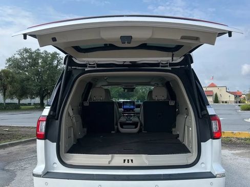 Used 2018 Lincoln Navigator Reserve AWD/4WD image 22