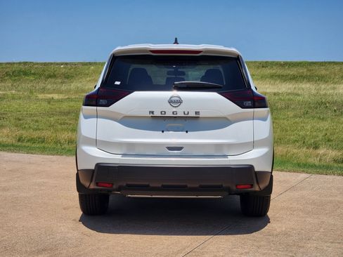 New 2026 Nissan Rogue SV w/ Cold Weather Package FWD image 8