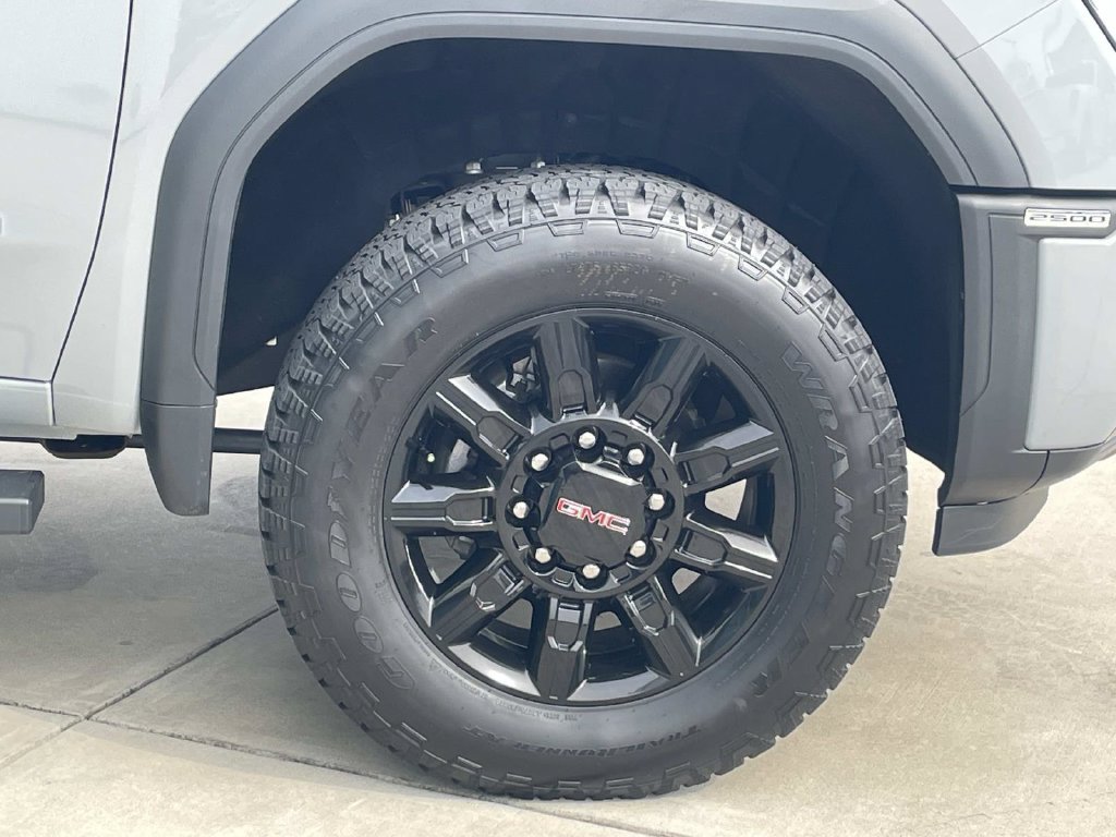Used 2025 GMC Sierra 2500 AT4 w/ AT4 Preferred Package AWD/4WD image 8