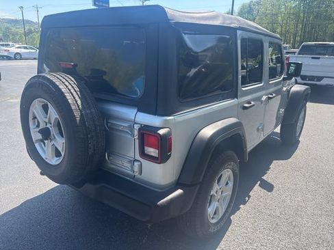 Used 2022 Jeep Wrangler Unlimited Sport AWD/4WD image 4