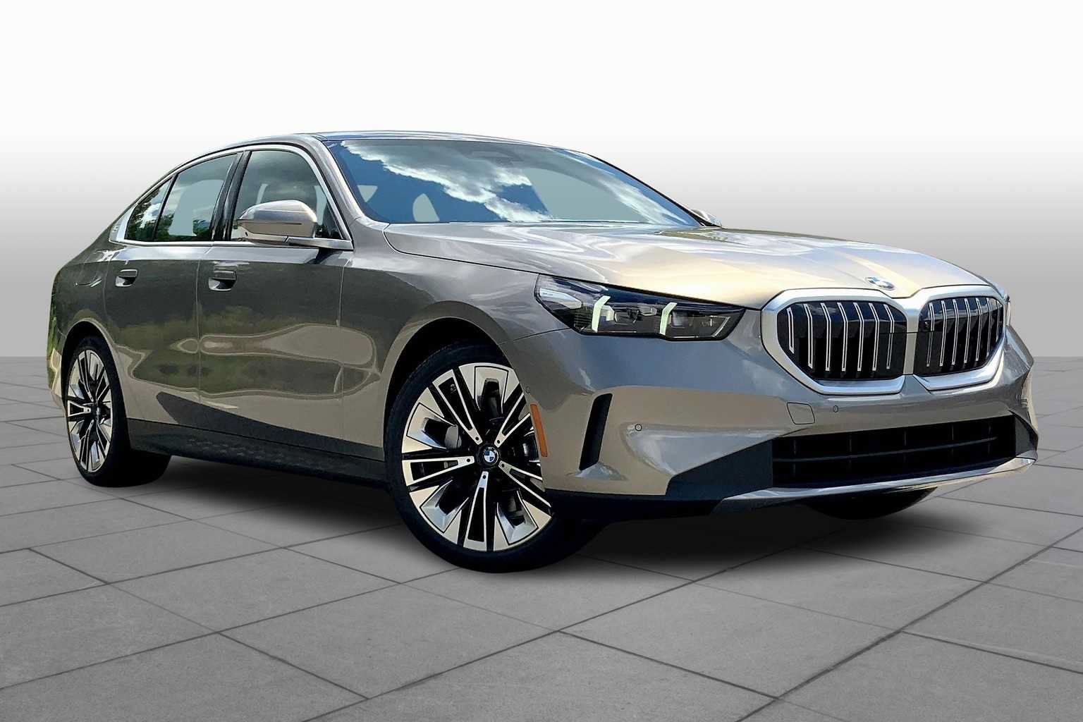 Used 2026 BMW 530i w/ Executive Package RWD image 2
