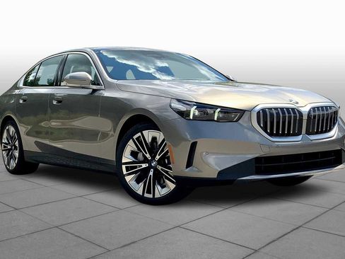 Used 2026 BMW 530i w/ Executive Package image 2