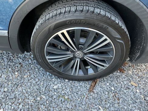 Used 2018 Volkswagen Tiguan SEL AWD/4WD image 26