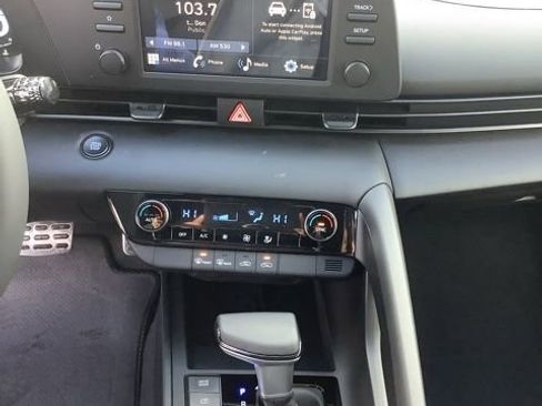 Certified 2025 Hyundai Elantra Sport image 34