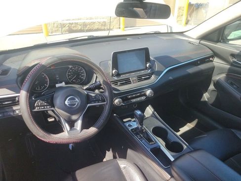 Used 2020 Nissan Altima 2.0 SR image 10