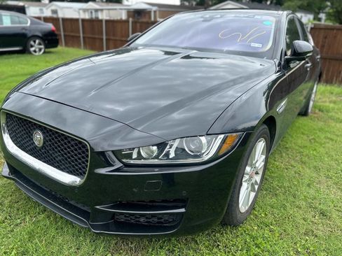 Used 2018 Jaguar XE Premium RWD image 2