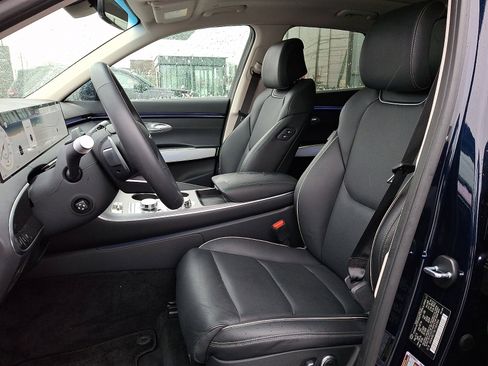 Certified 2026 Genesis GV70 2.5T Advanced image 13