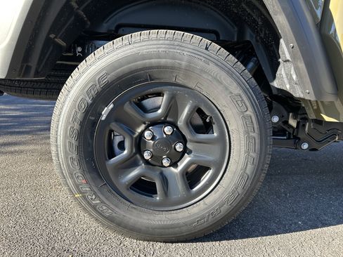 New 2026 Jeep Gladiator Sport image 10