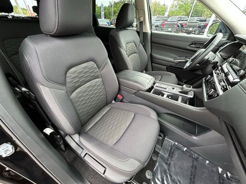 Certified 2025 Nissan Pathfinder SV w/ Black Appearance Package FWD image 41