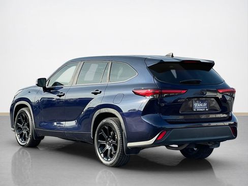 Used 2023 Toyota Highlander LE image 5