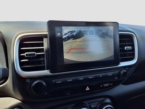 Used 2025 Hyundai Venue SEL FWD image 22