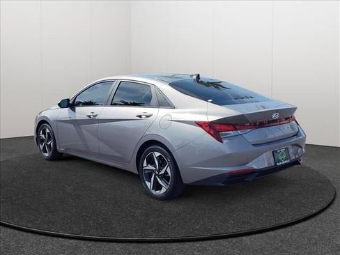 Used 2023 Hyundai Elantra SEL w/ Convenience Package image 3