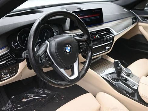 Used 2019 BMW 530e xDrive w/ Convenience Package image 4