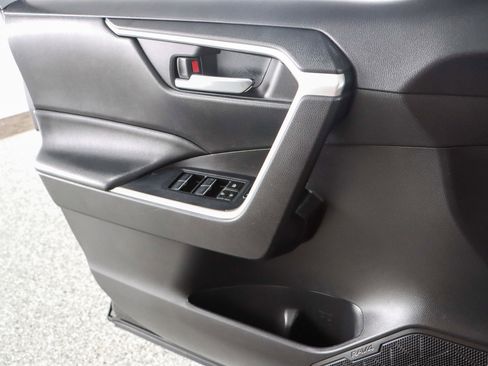 Used 2022 Toyota RAV4 XLE image 21