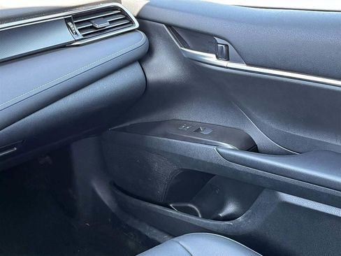 Used 2024 Toyota Camry SE image 19