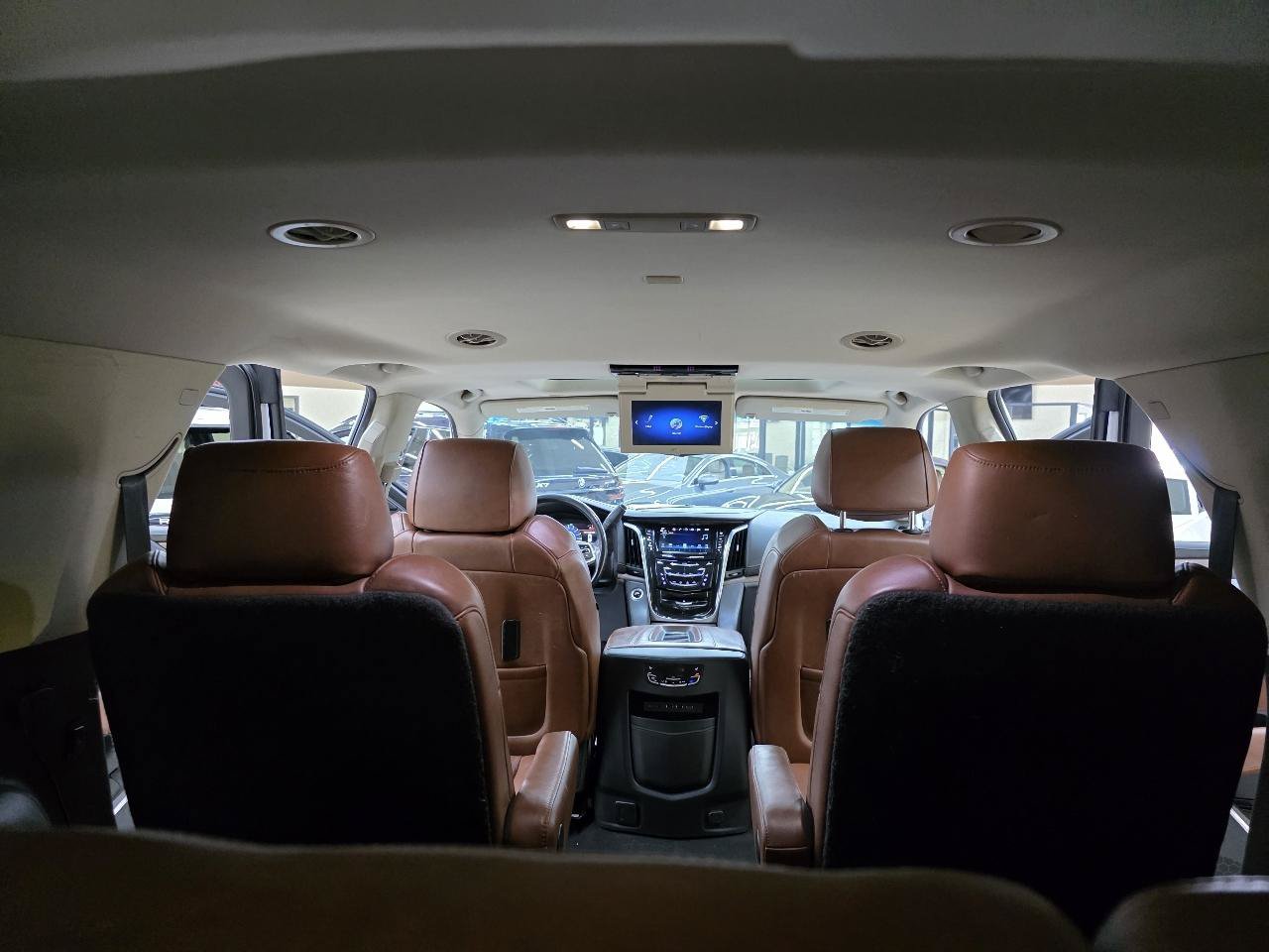 Used 2019 Cadillac Escalade Premium Luxury AWD/4WD image 14