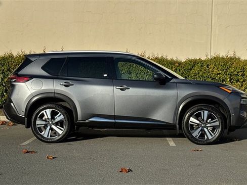 Used 2022 Nissan Rogue SL w/ SL Premium Package image 3