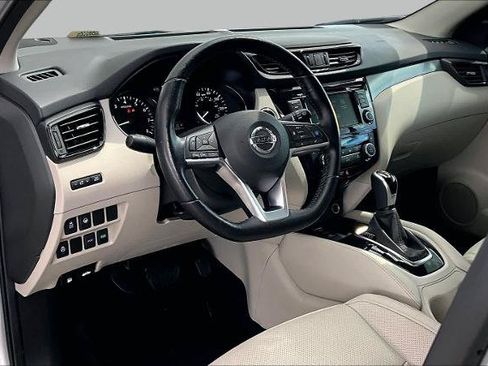 Certified 2020 Nissan Rogue Sport SL FWD image 17