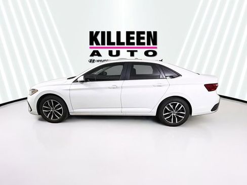 Used 2025 Volkswagen Jetta SE w/ Sunroof Package image 4