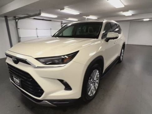 Used 2024 Toyota Grand Highlander AWD image 4