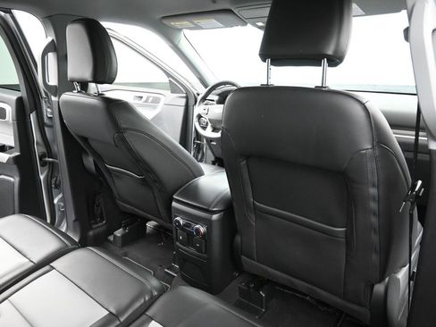 Certified 2022 Ford Explorer XLT w/ Equipment Group 202A image 12