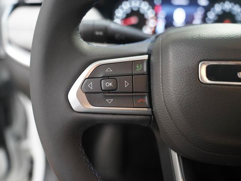 Used 2022 Jeep Compass Latitude FWD image 13