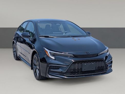 Used 2025 Toyota Corolla SE FWD image 2
