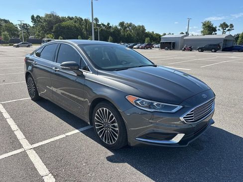 Used 2018 Ford Fusion SE w/ Fusion SE Technology Package FWD image 1