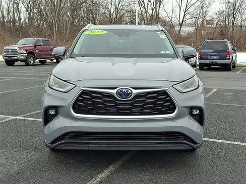 Certified 2022 Toyota Highlander Bronze Edition image 2
