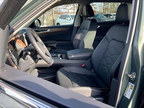 New 2026 Volkswagen Atlas SE image 11