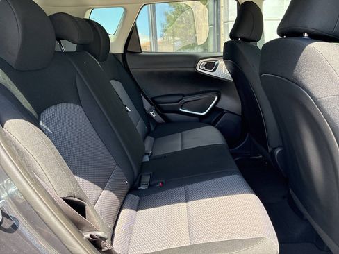 Used 2025 Kia Soul LX w/ LX Technology Package FWD image 12