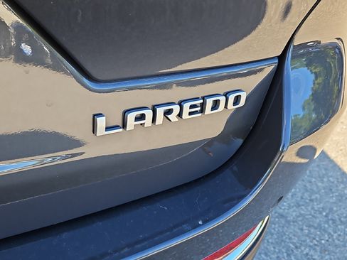 Used 2025 Jeep Grand Cherokee Laredo X image 12