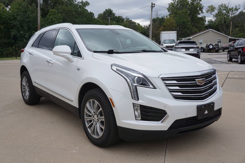 Used 2017 Cadillac XT5 Luxury w/ Driver Awareness Package FWD image 2