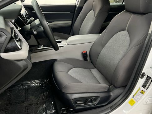 Used 2023 Toyota Camry LE image 4