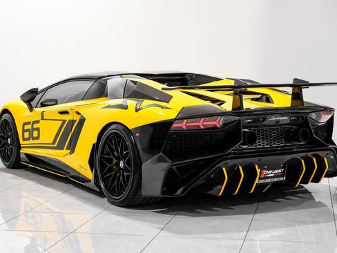 Used 2016 Lamborghini Aventador LP 700-4 image 8
